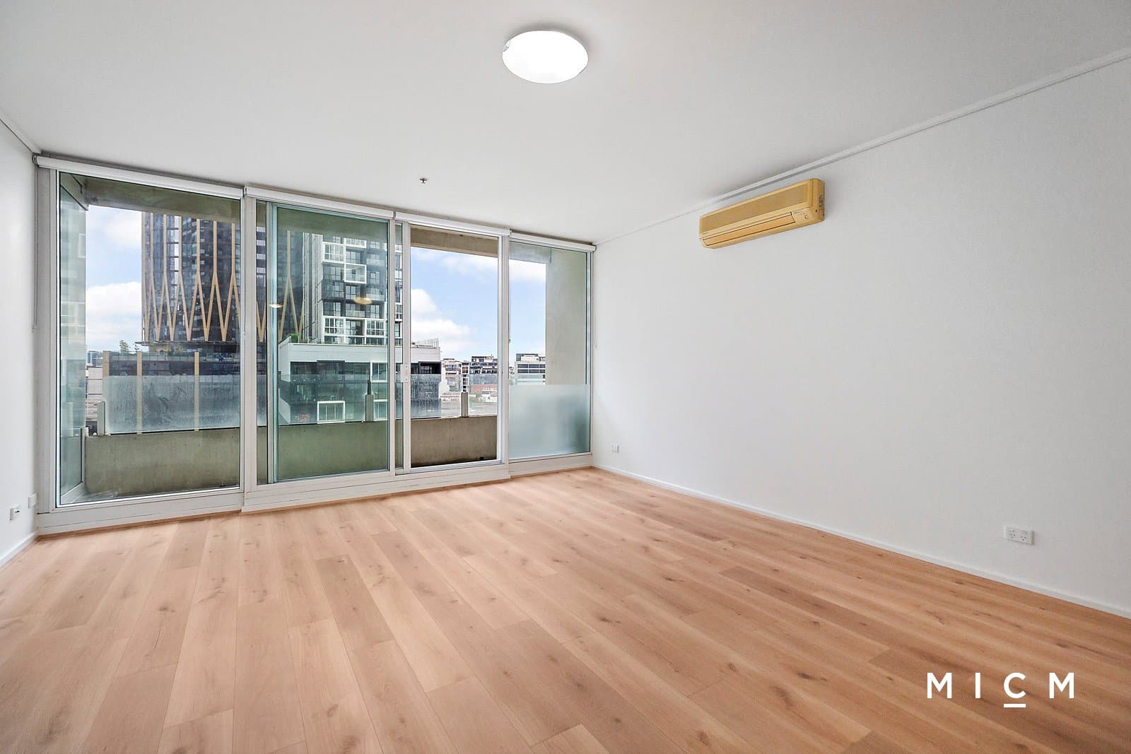 82/83 Whiteman Street, Southbank - Thumbnail 2