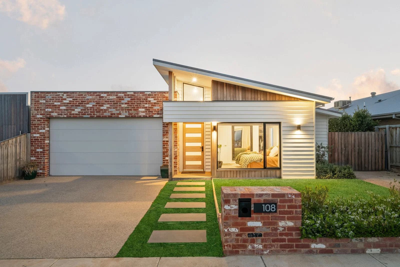 108 Oakdean Boulevard, Ocean Grove - Thumbnail 2