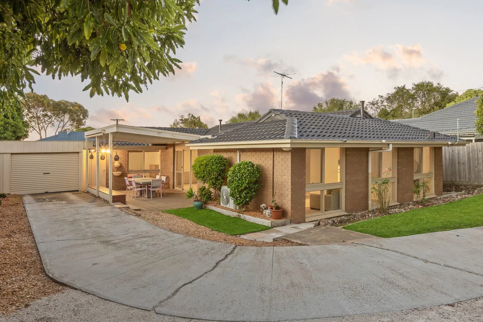 8 Edith Court, Belmont - Image 1