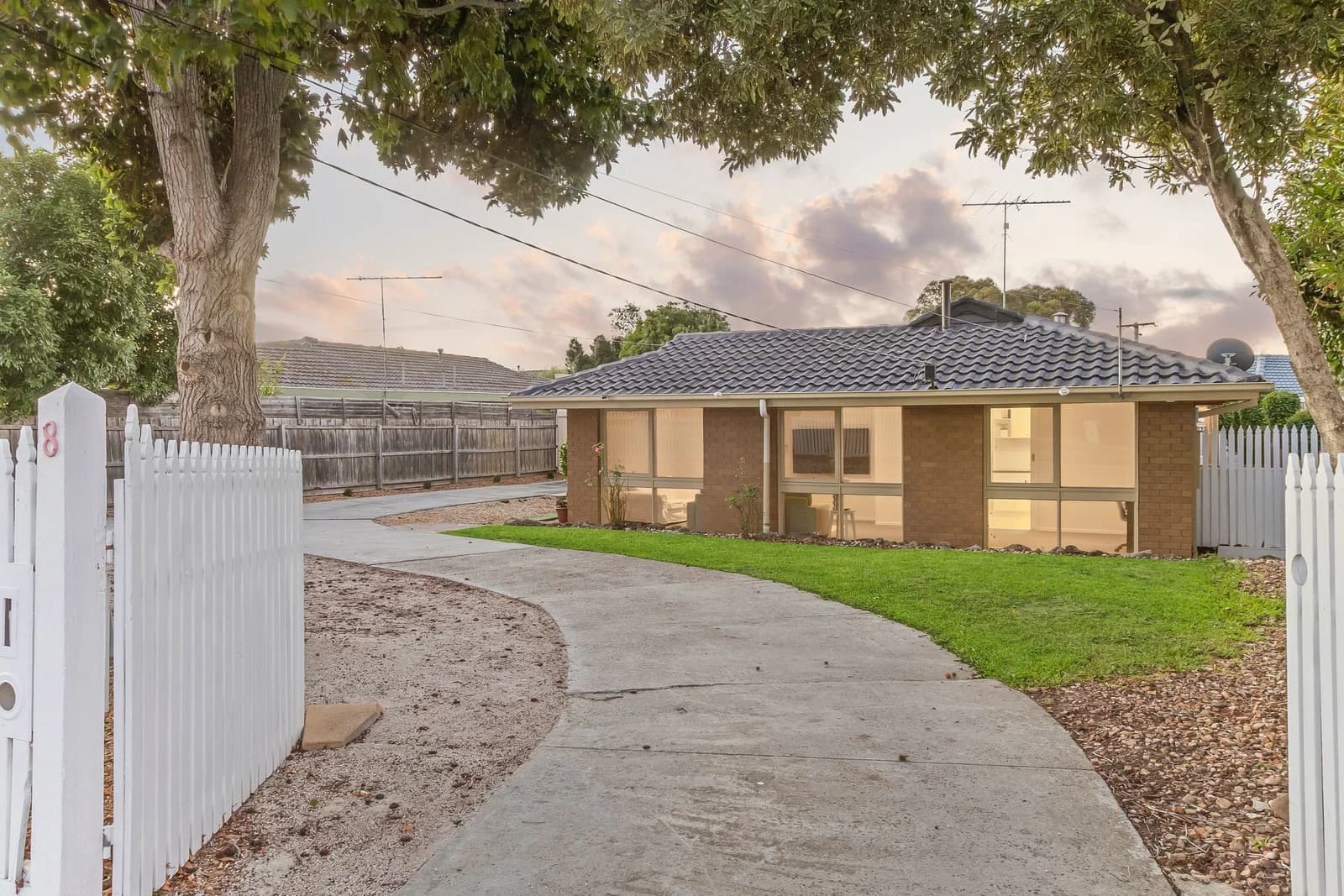 8 Edith Court, Belmont - Thumbnail 2