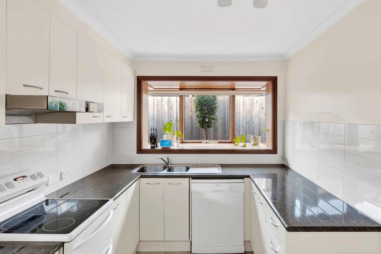 8 Edith Court, Belmont - Thumbnail 4