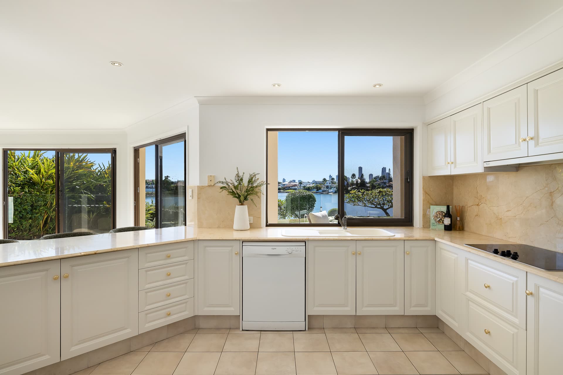 33 Blair Athol Crescent, Sorrento, QLD, 4217, Sorrento - Thumbnail 4