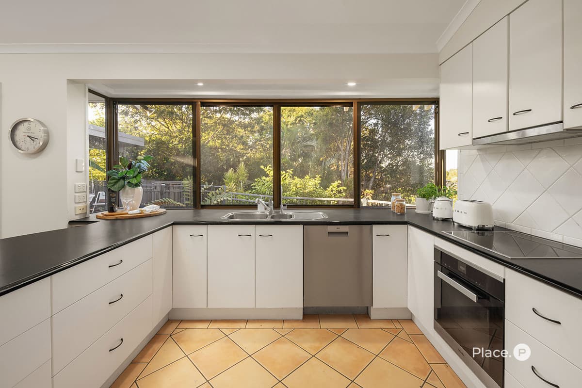 3 Burke Court, Mount Ommaney - Thumbnail 5