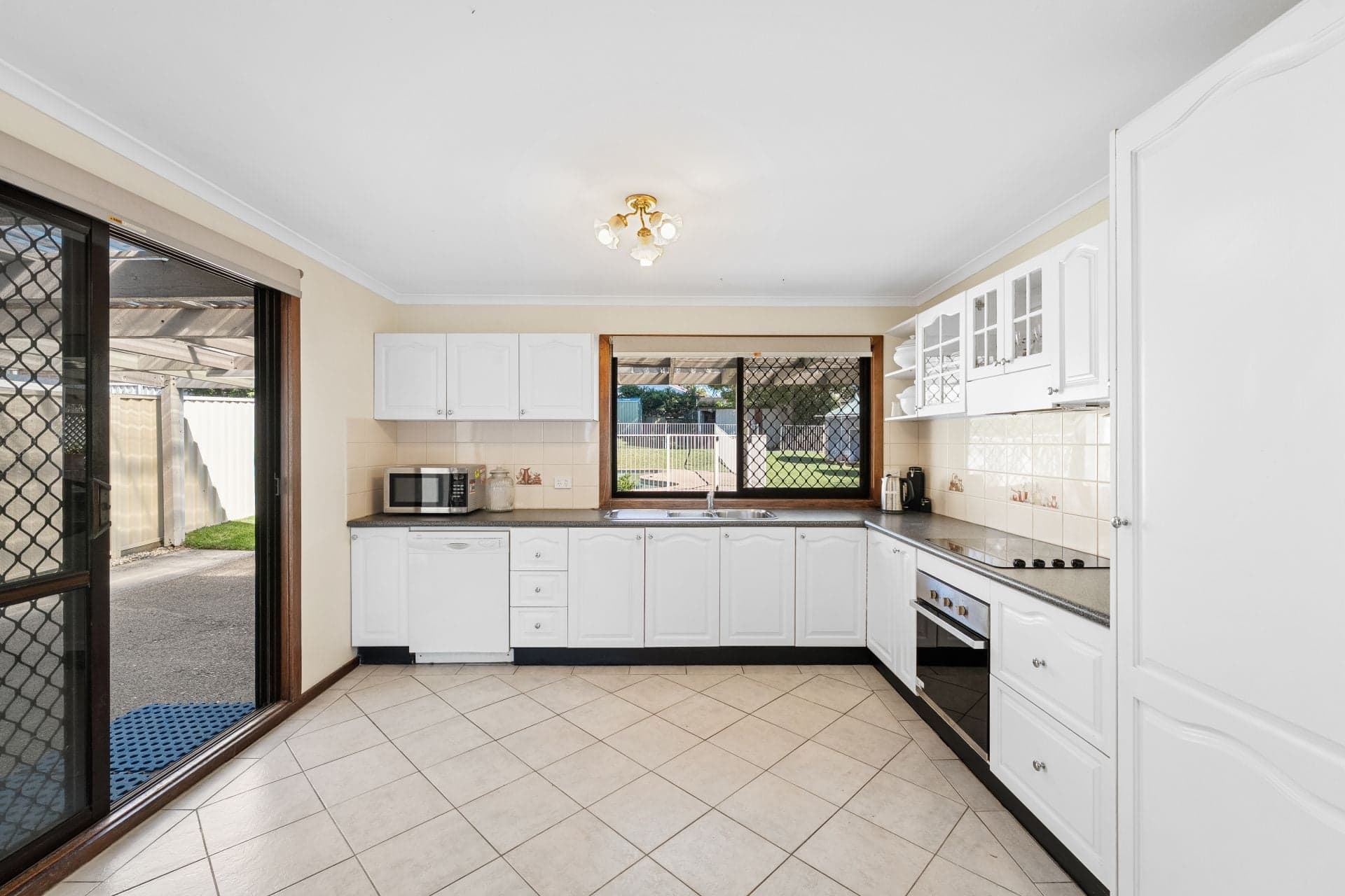 89 Hume Boulevard, Killarney Vale, Killarney Vale - Thumbnail 5