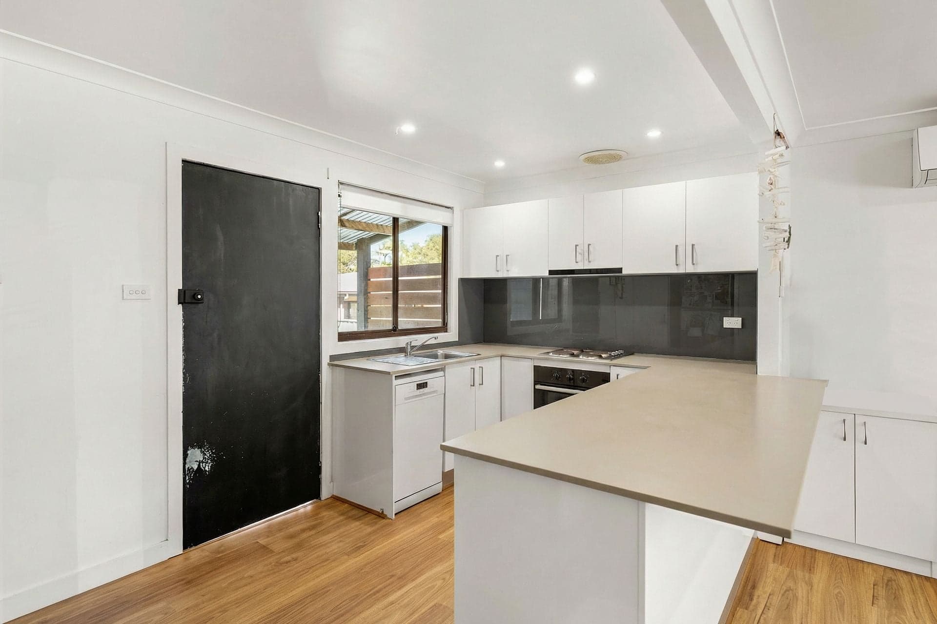96 Kerry Crescent, Berkeley Vale, Berkeley Vale - Thumbnail 5