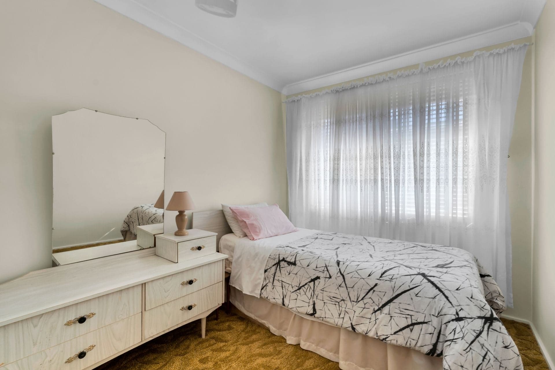64 Macquarie Avenue, Campbelltown, Campbelltown - Thumbnail 2
