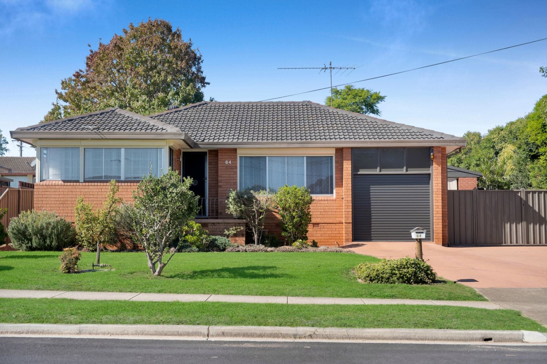 64 Macquarie Avenue, Campbelltown, Campbelltown - Thumbnail 3