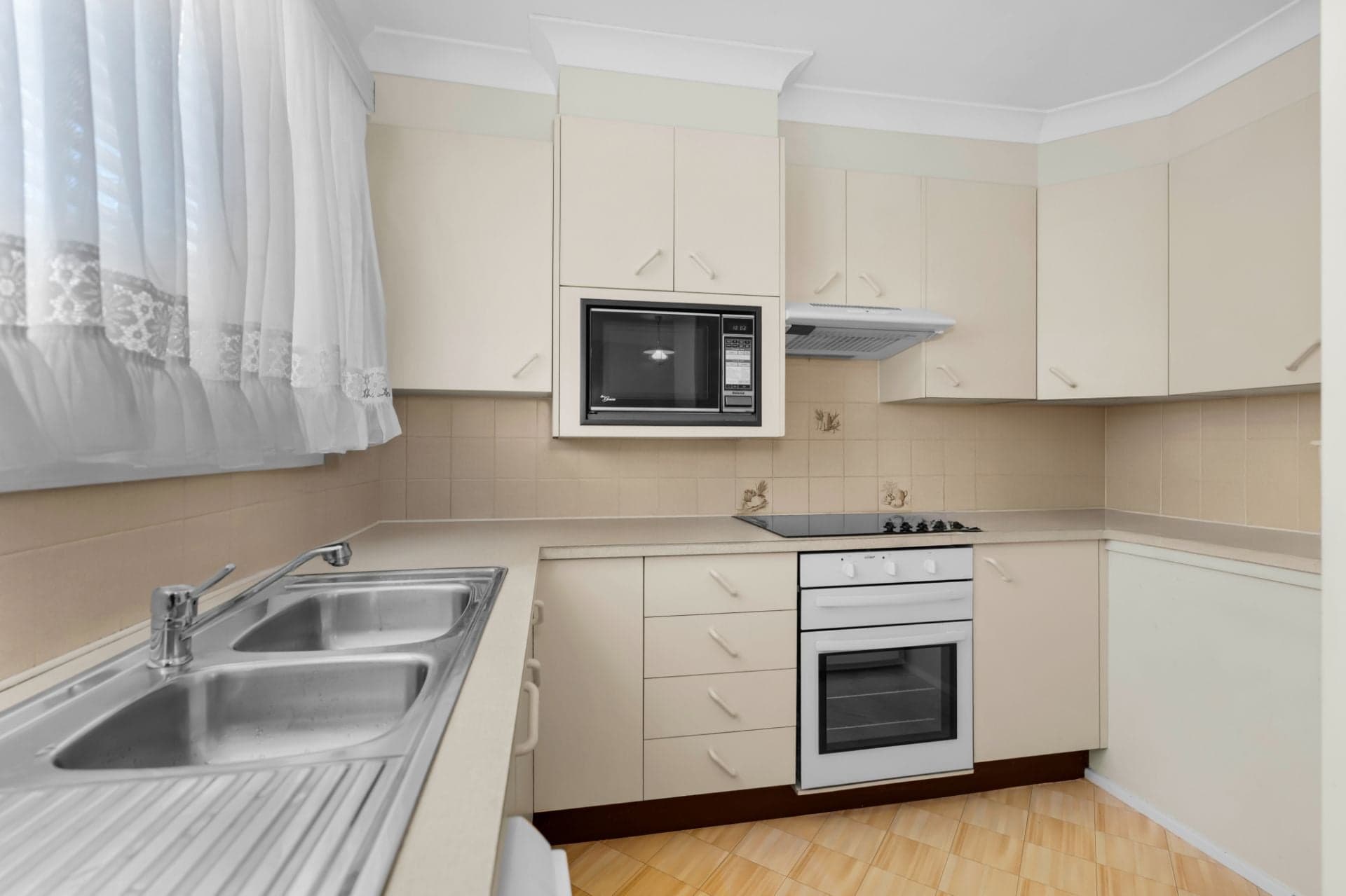 64 Macquarie Avenue, Campbelltown, Campbelltown - Thumbnail 7