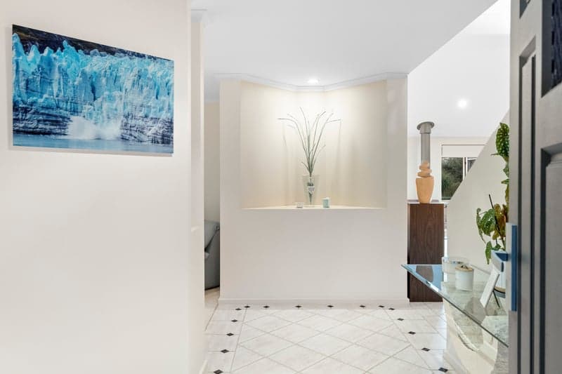 2 Genoa Court, Hallett Cove - Thumbnail 2