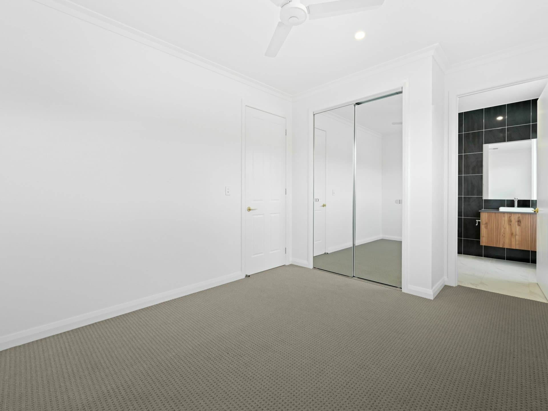 1 Sunshine St, Oran Park, Oran Park - Thumbnail 8
