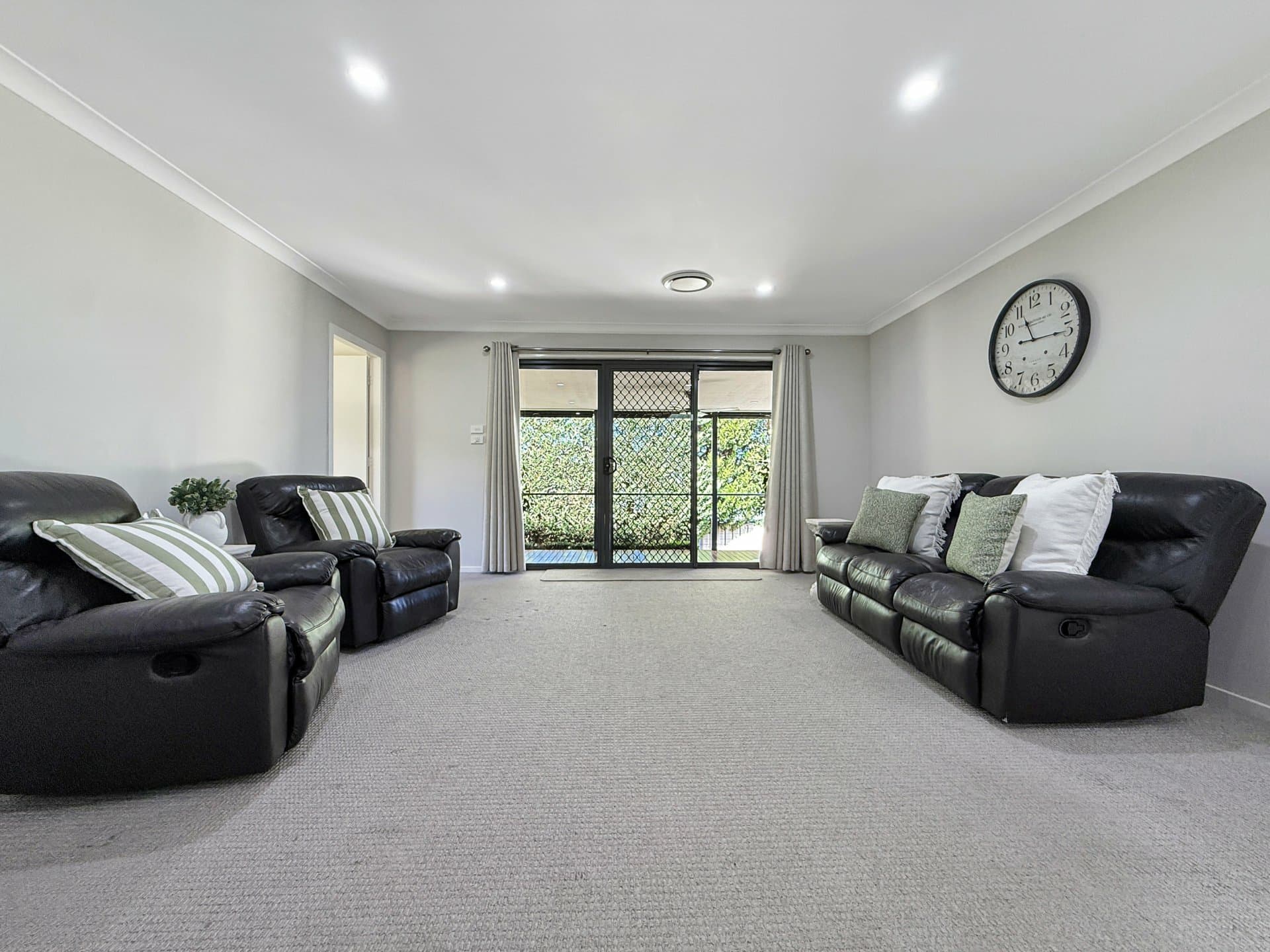 2 Bailes Crescent, Young, Young - Thumbnail 8