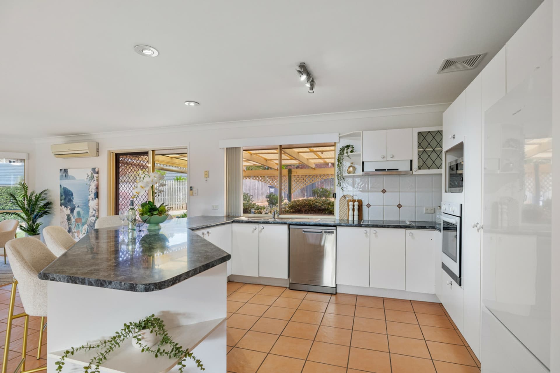 39 Orana Esplanade, Victoria Point, Victoria Point - Thumbnail 3