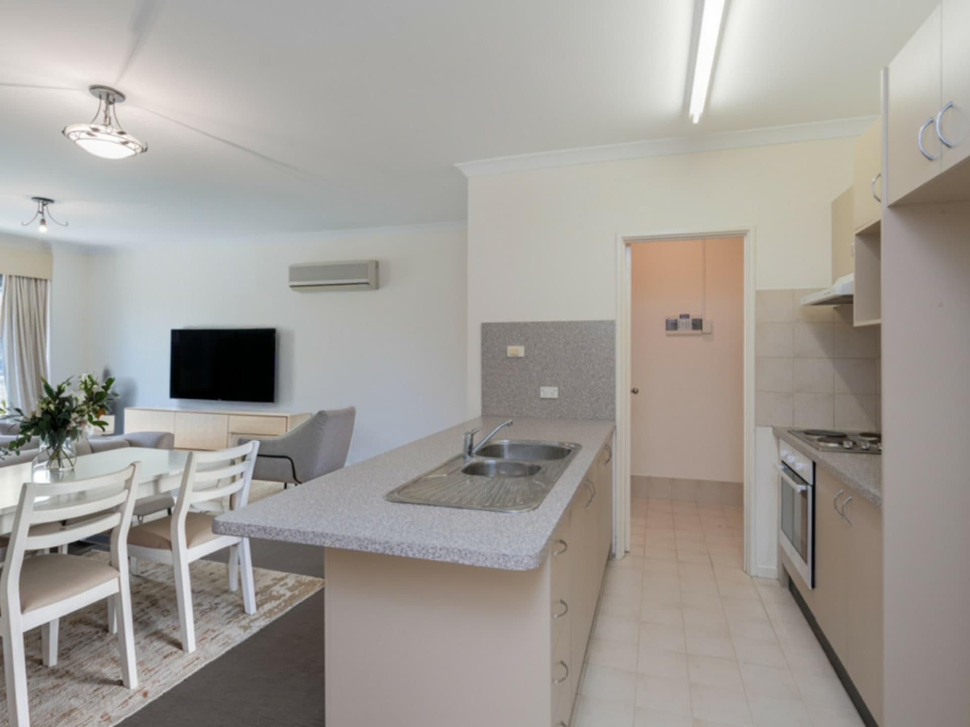 8/11 Regal Place, East Perth, East Perth - Thumbnail 3