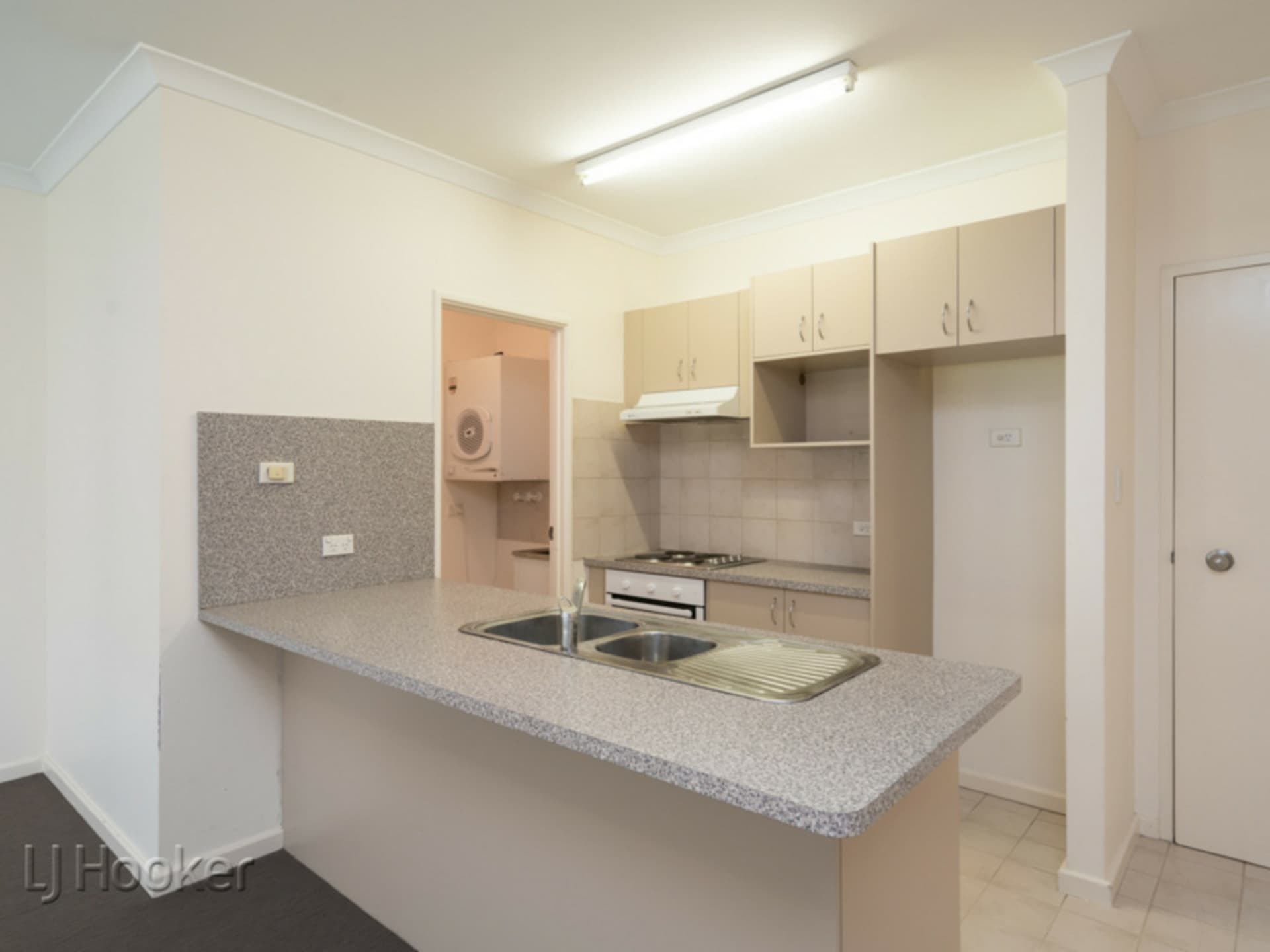 8/11 Regal Place, East Perth, East Perth - Thumbnail 4