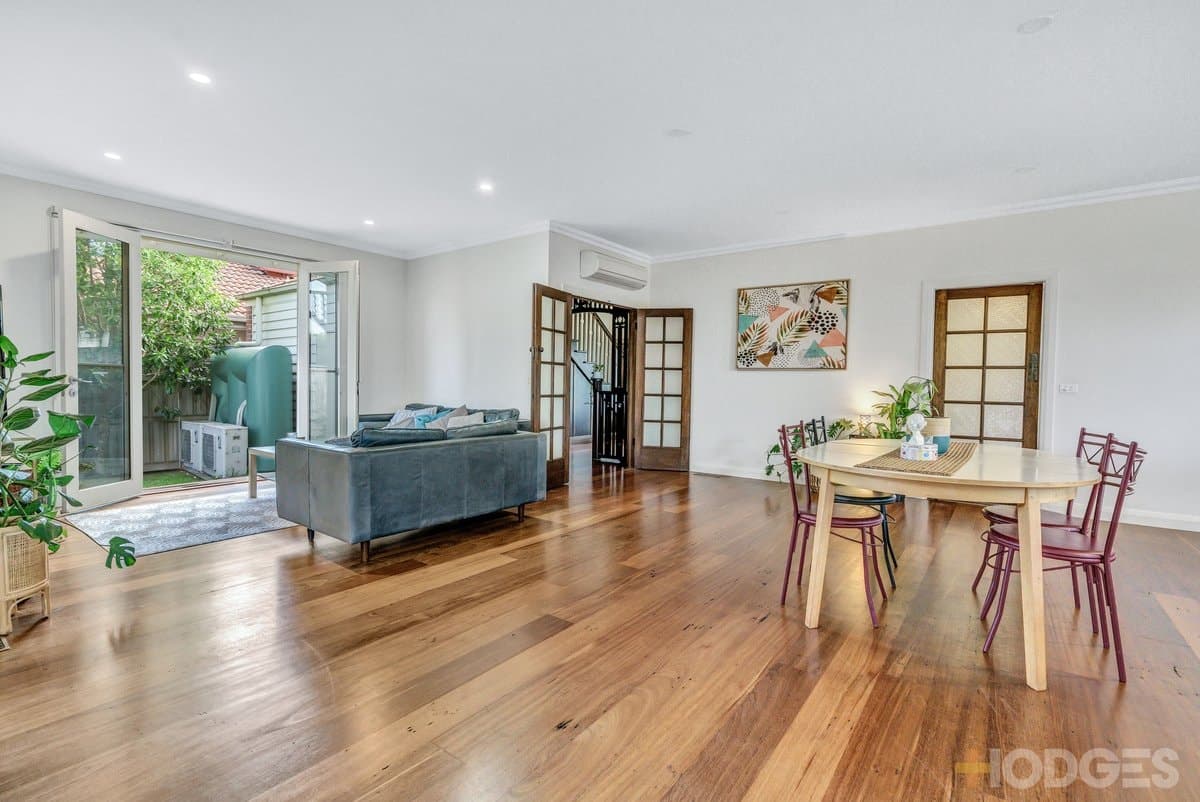 1 / 8 Collins Street, Mentone, VIC, 3194, Mentone - Thumbnail 2