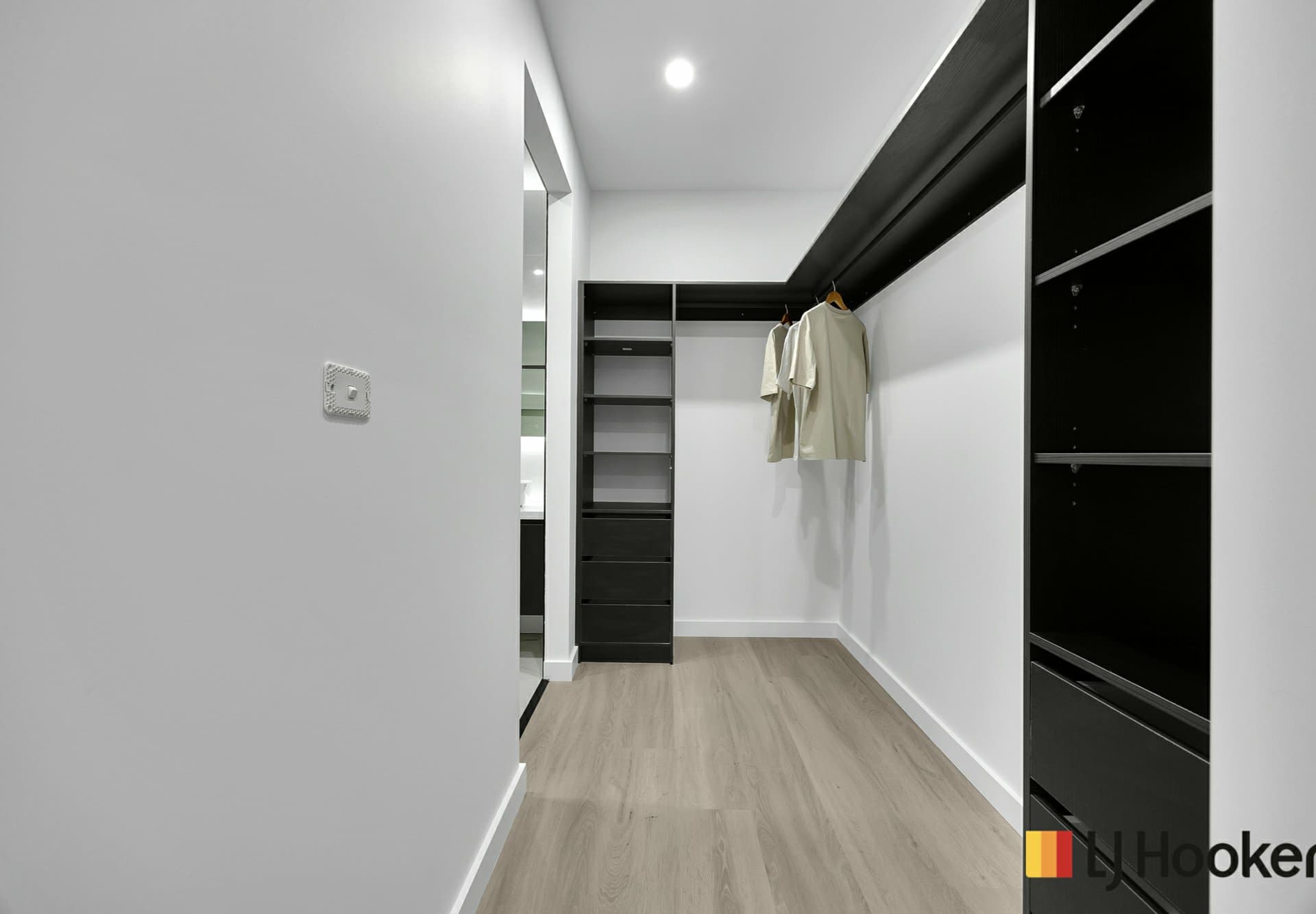 7 Lauzet Way, Sunbury, Sunbury - Thumbnail 5