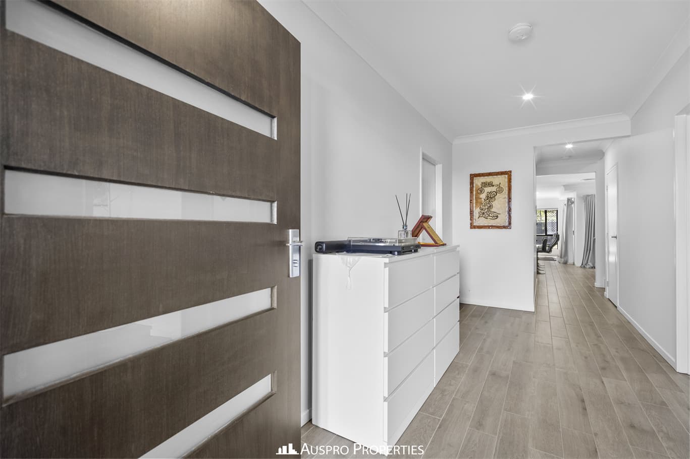 15 Lakeshore Crescent, Willawong - Thumbnail 2