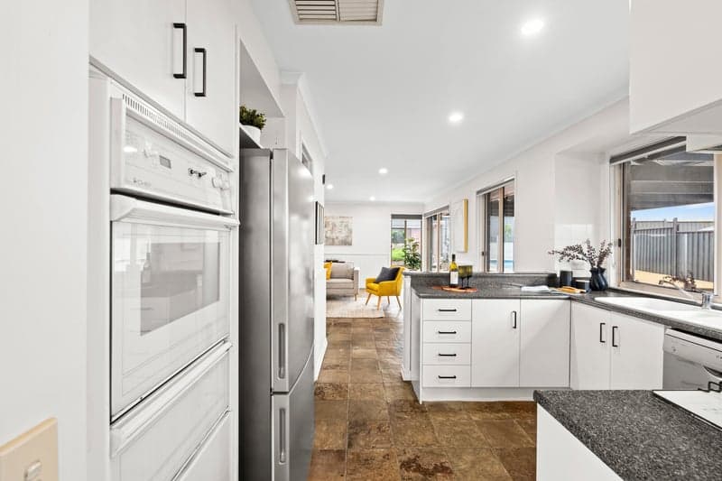 28 Antonia Circuit, Hallett Cove - Thumbnail 6