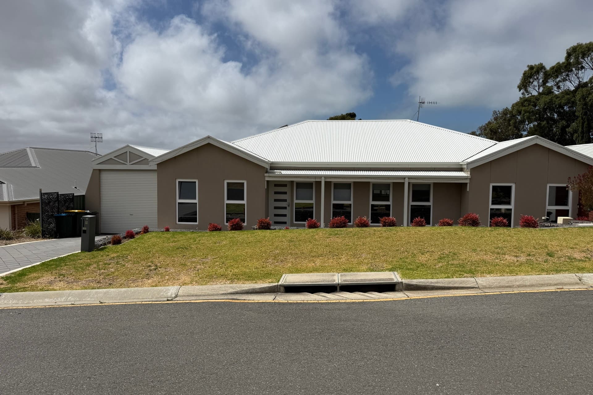 1 Shields Crescent, Encounter Bay - Thumbnail 2