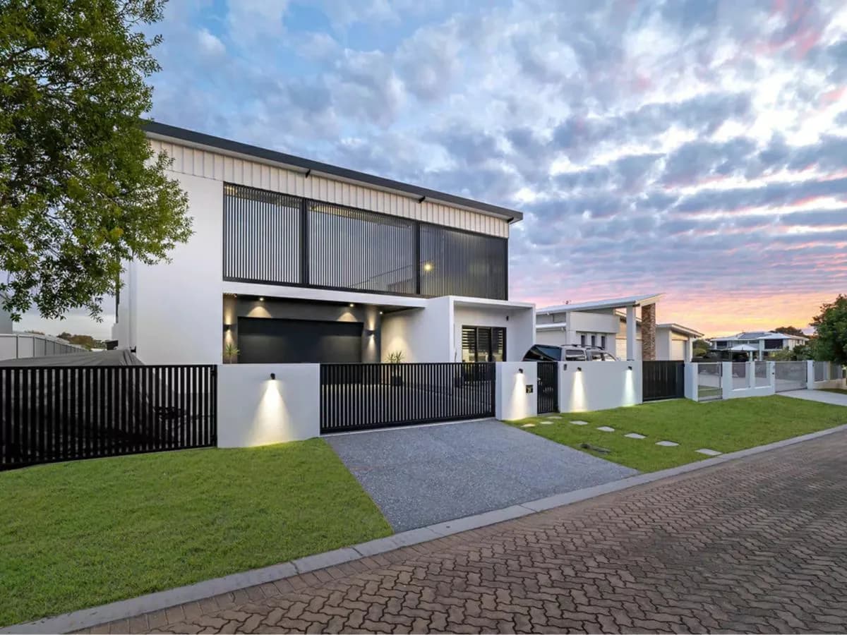 21 Sea Glint Place, PELICAN WATERS, Pelican Waters - Thumbnail 2