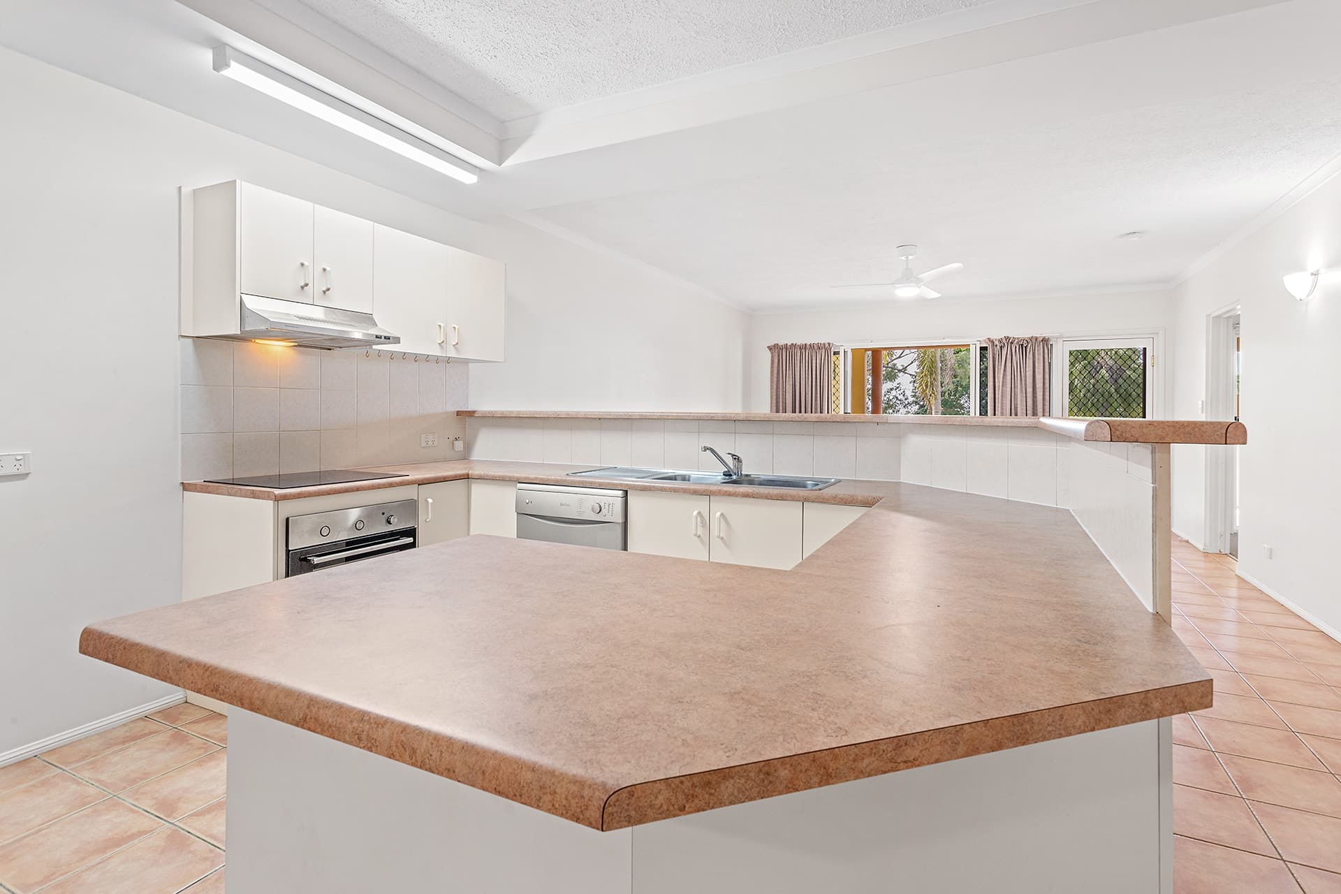 3/24 Island Drive, Cannonvale - Thumbnail 7