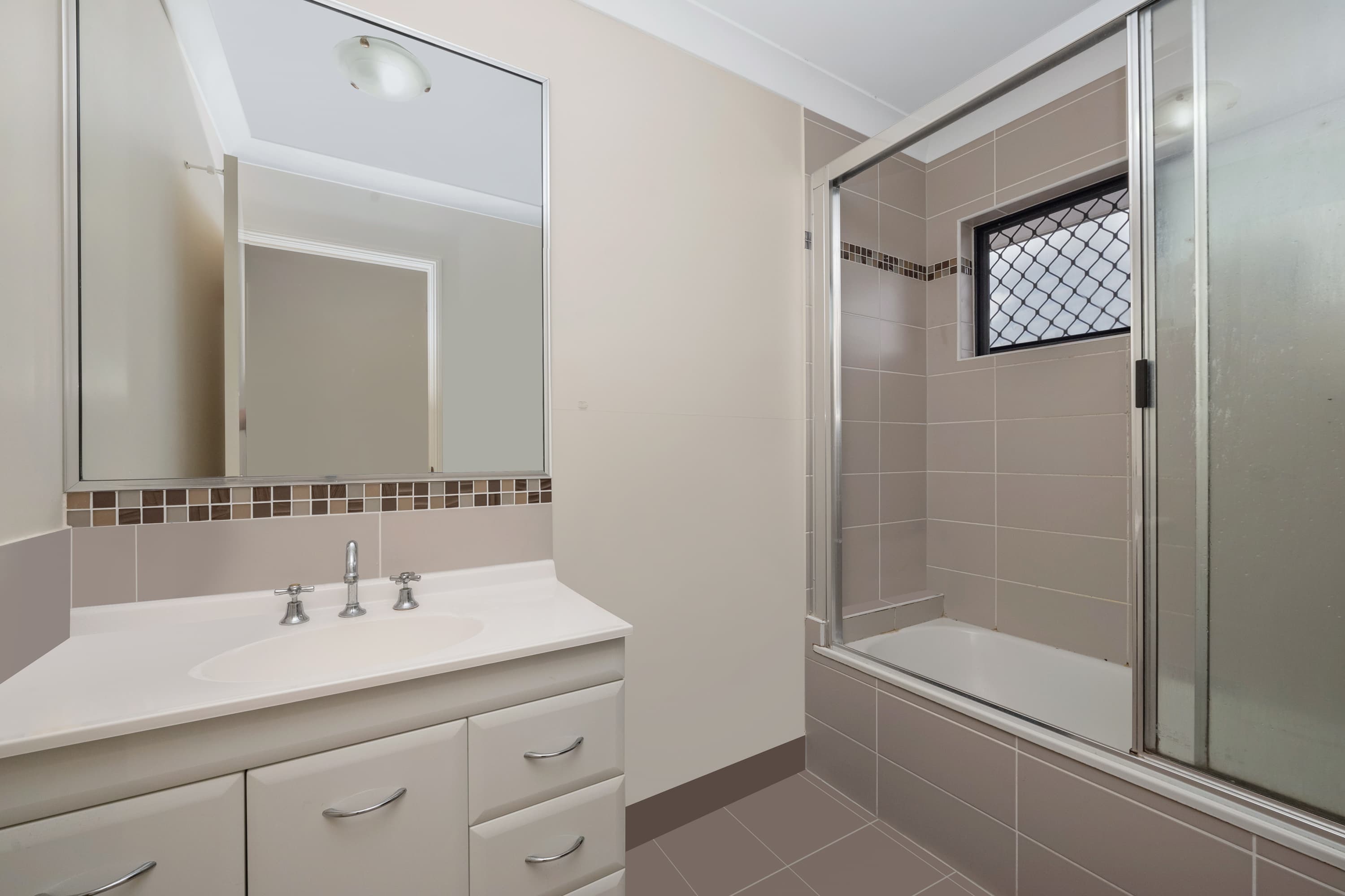 23 Iona Avenue, Burdell - Thumbnail 5