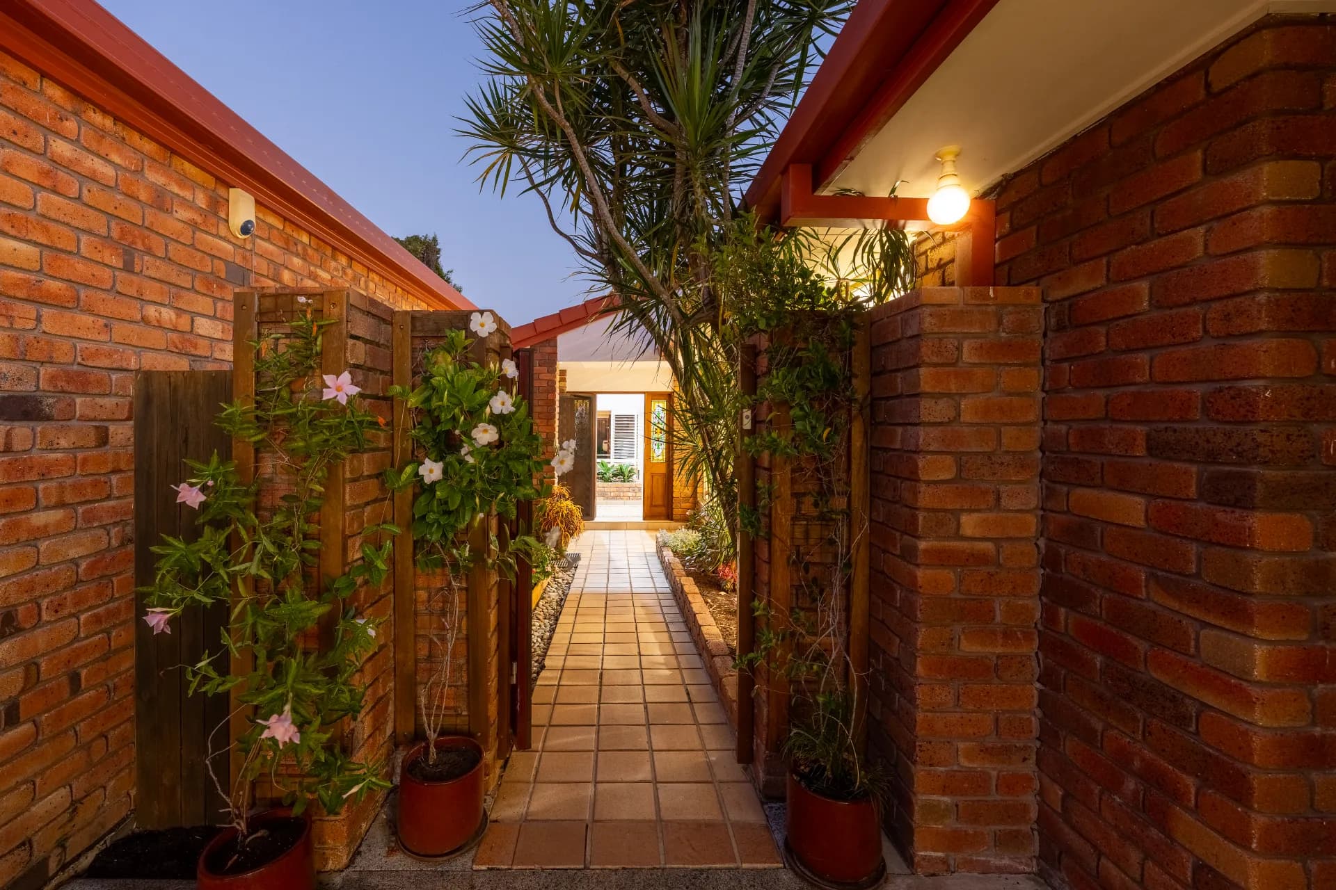 27 Beauty Point Drive, Robina, QLD, Robina - Thumbnail 2