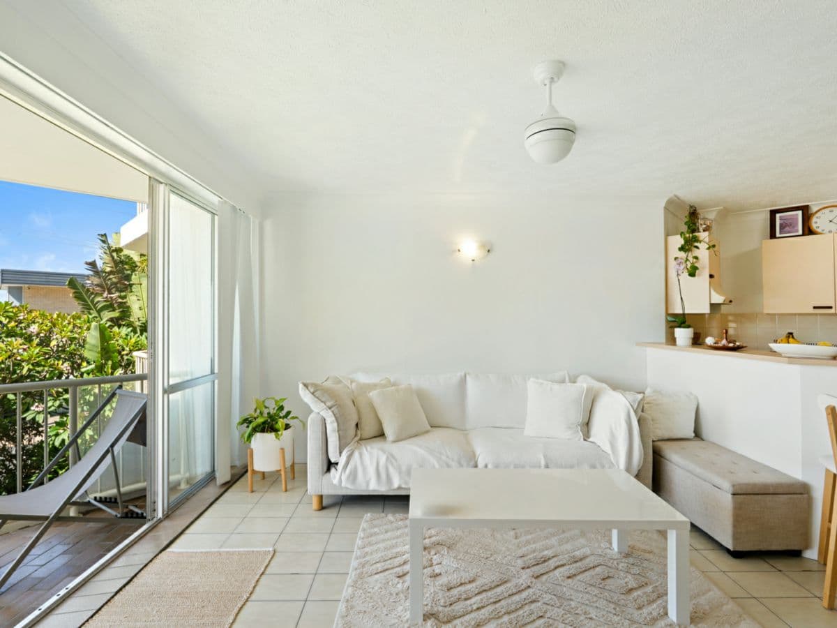 5/158 Hedges Avenue, MERMAID BEACH, Mermaid Beach - Thumbnail 2