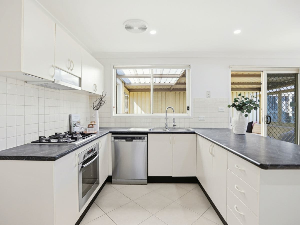 11 Parklea Drive, PARKLEA, Parklea - Thumbnail 8