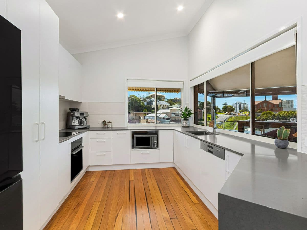 1/80 Mclean Street, COOLANGATTA, Coolangatta - Thumbnail 2