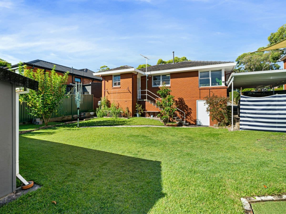 33 Denman Avenue, WOOLOOWARE, Woolooware - Thumbnail 2