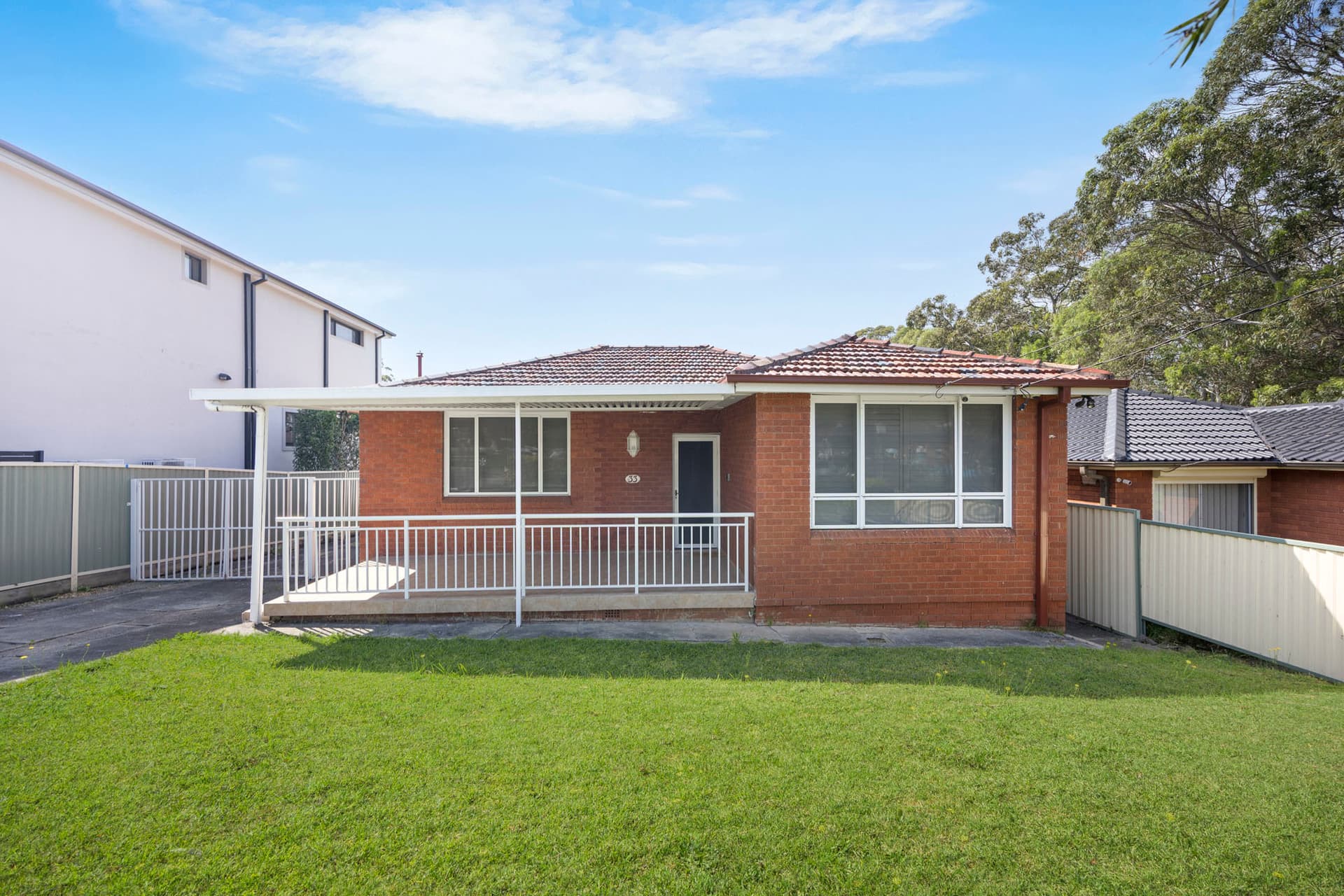 33 Surrey Avenue, Georges Hall - Image 1