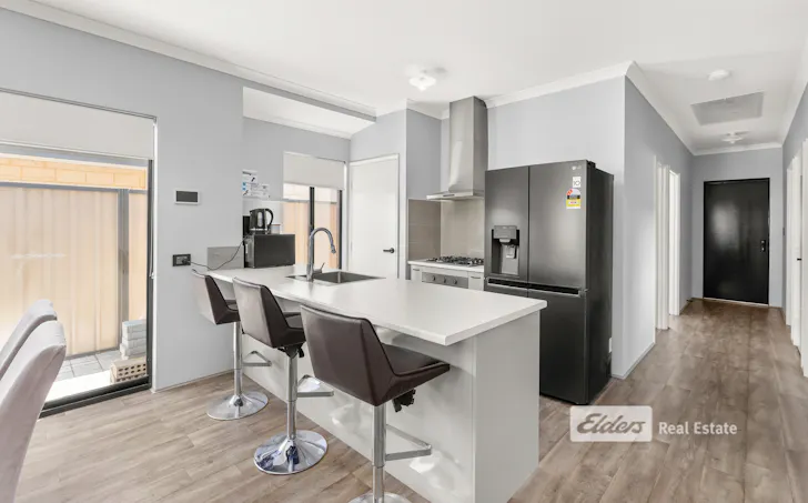 130 The Boulevard, Australind, WA, 6233, Australind - Thumbnail 2