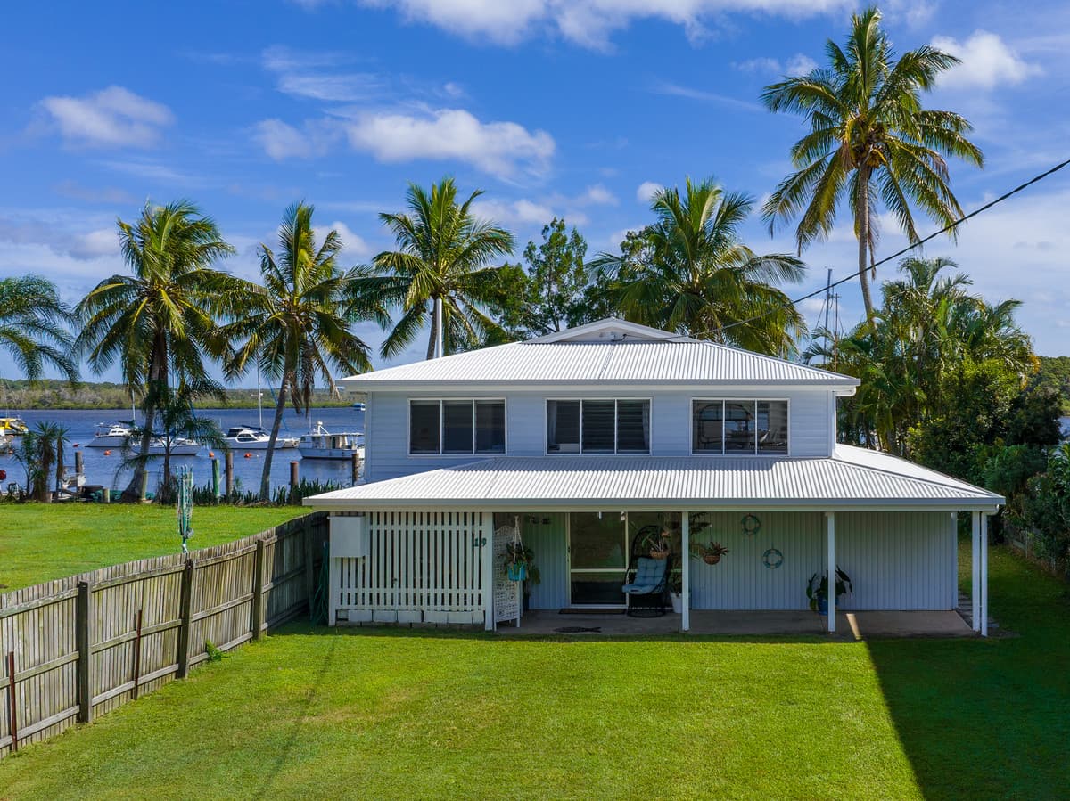19 Esplanade, Tin Can Bay - Thumbnail 2