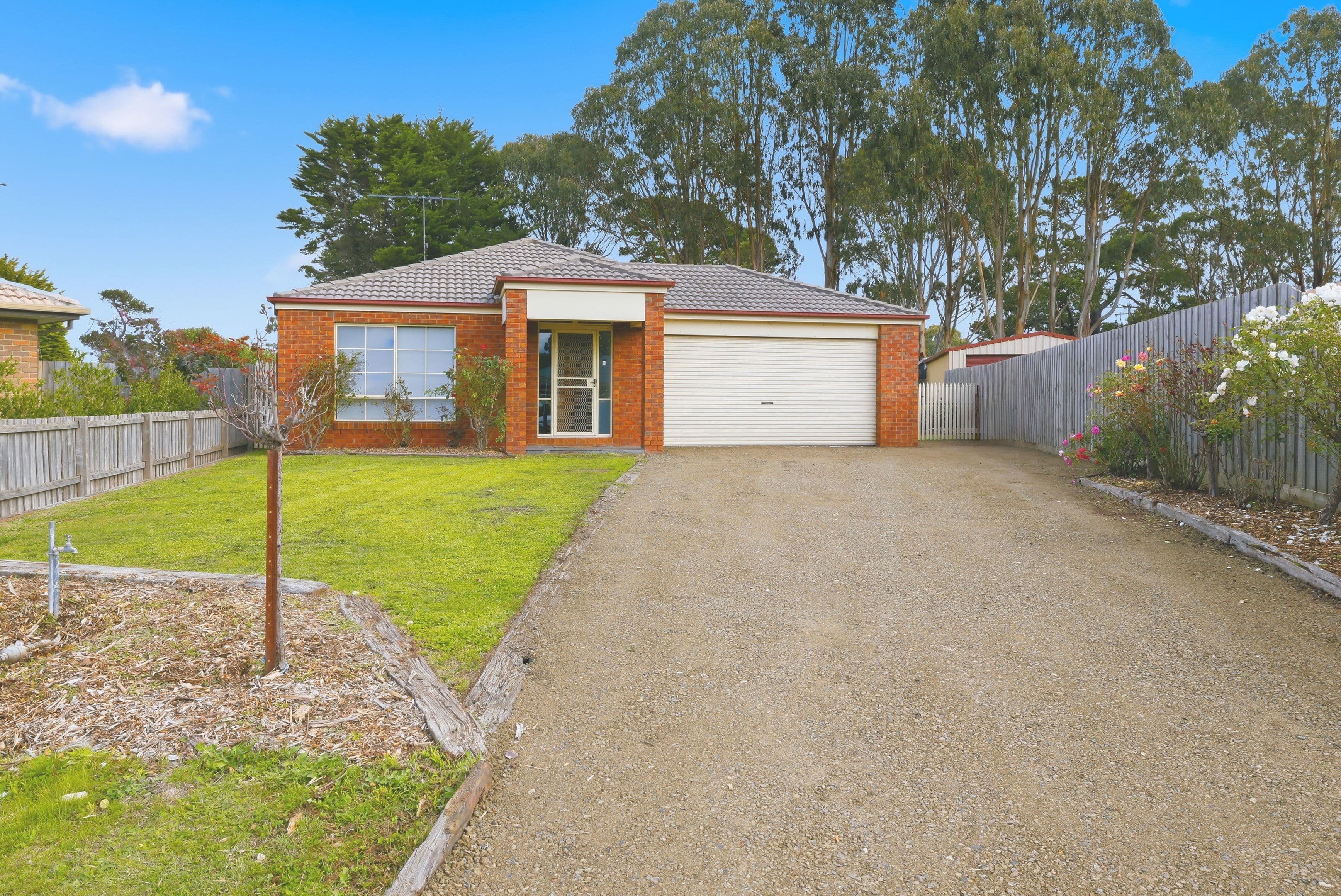 10 Acacia Court, Romsey VIC 3434, Romsey - Thumbnail 2