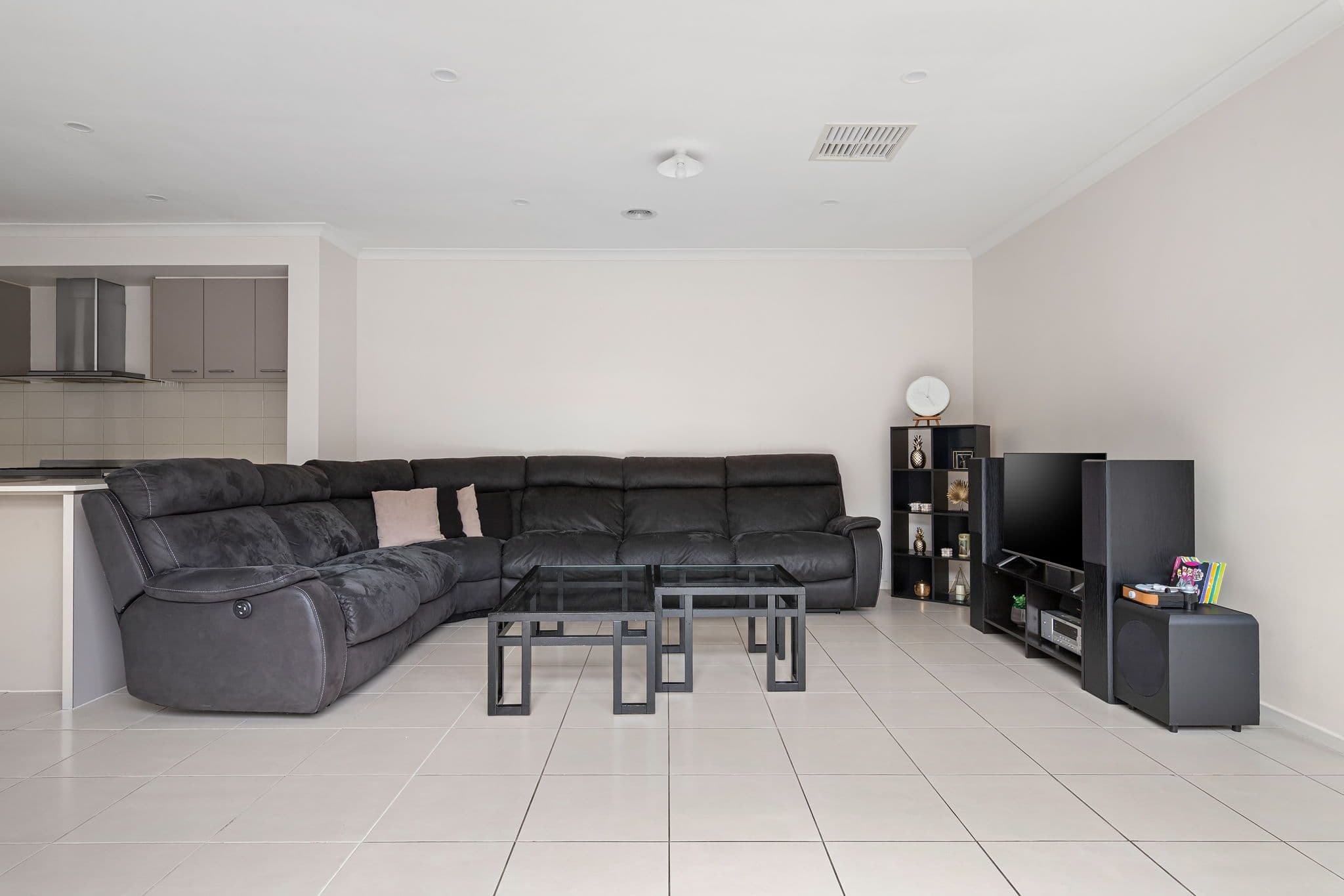 13 Waterlily Drive, Epping VIC 3076, Epping - Thumbnail 2