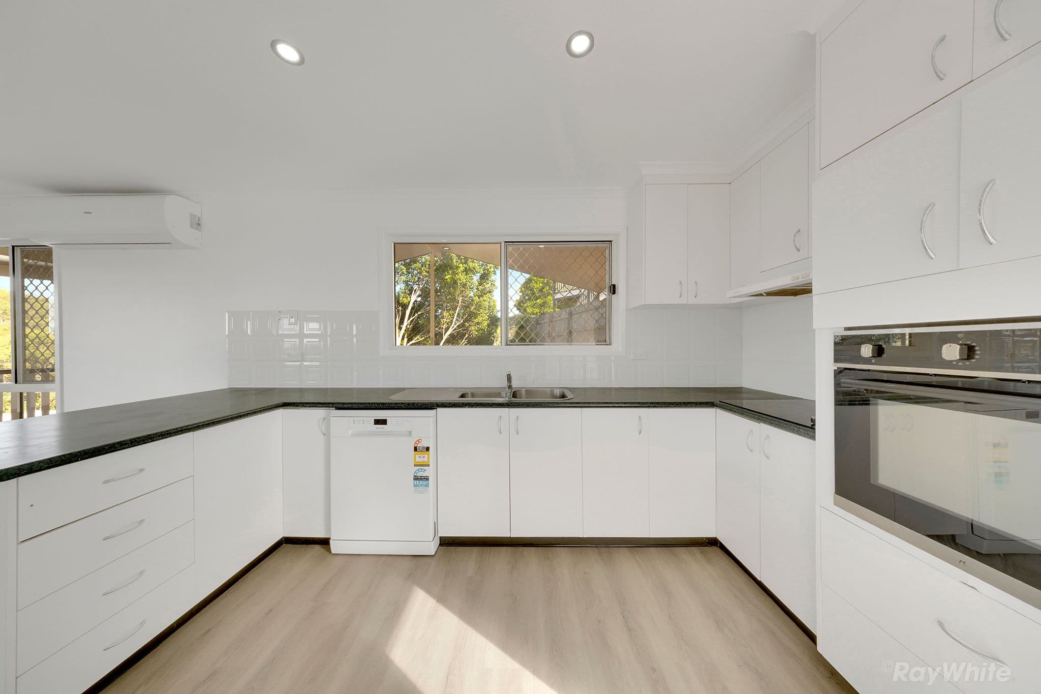 7 Beale Street, West Gladstone QLD 4680, West Gladstone - Thumbnail 4