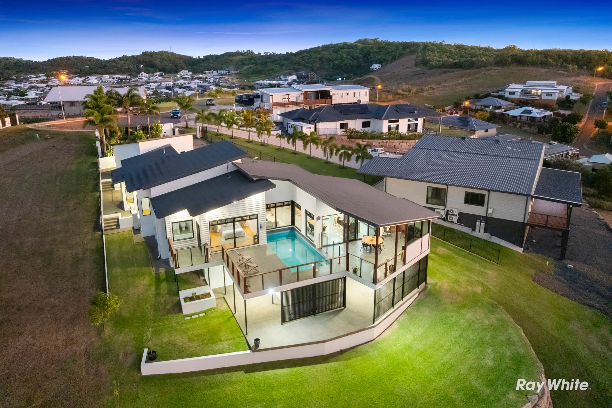 27 Shannons Drive, Lammermoor QLD 4703, Lammermoor - Thumbnail 2