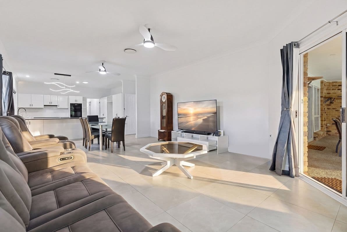 24 Derwent Avenue, Helensvale QLD 4212, Helensvale - Thumbnail 7