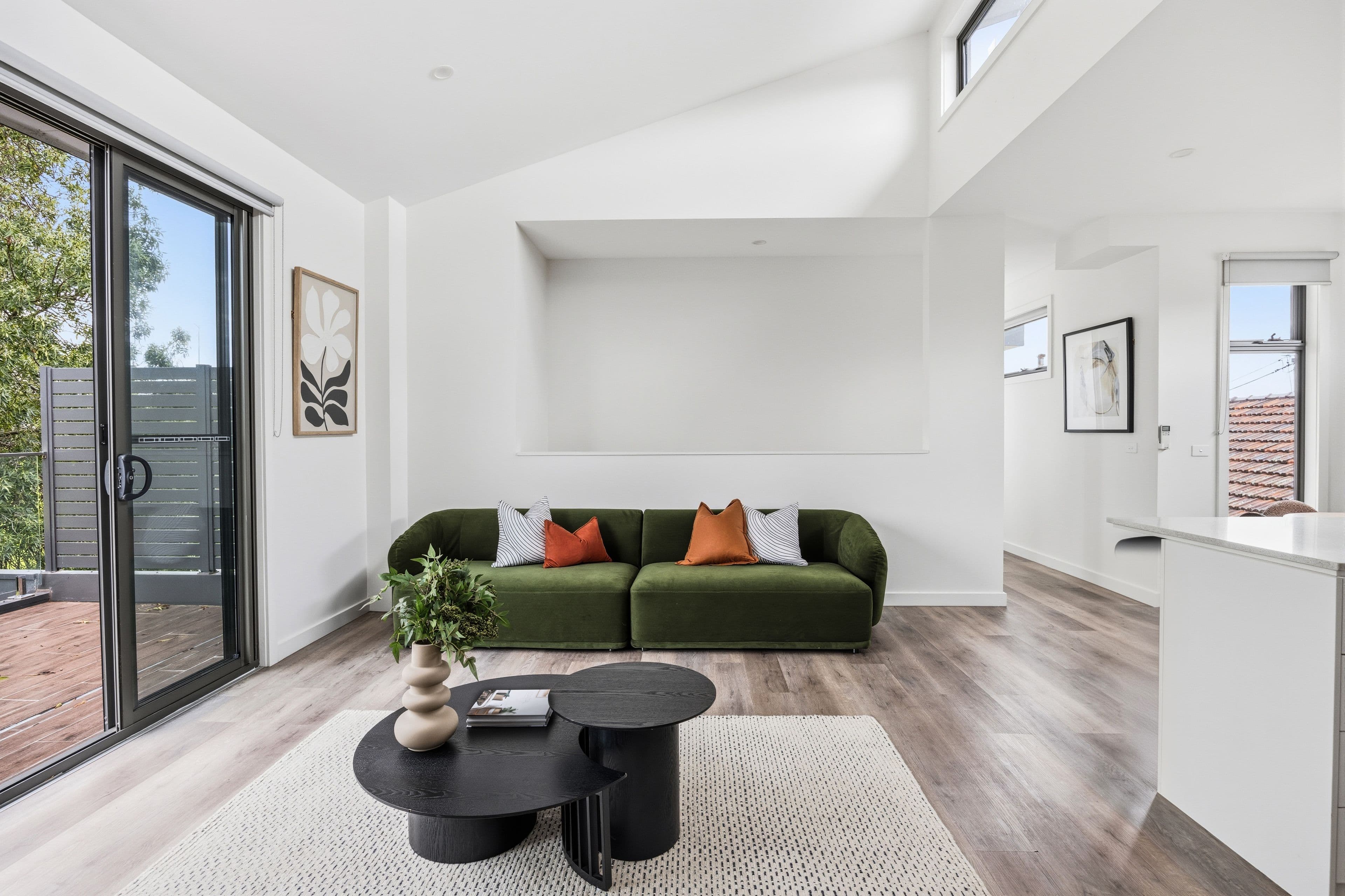 2/4 Enderly Avenue, Reservoir VIC 3073, Reservoir - Thumbnail 2