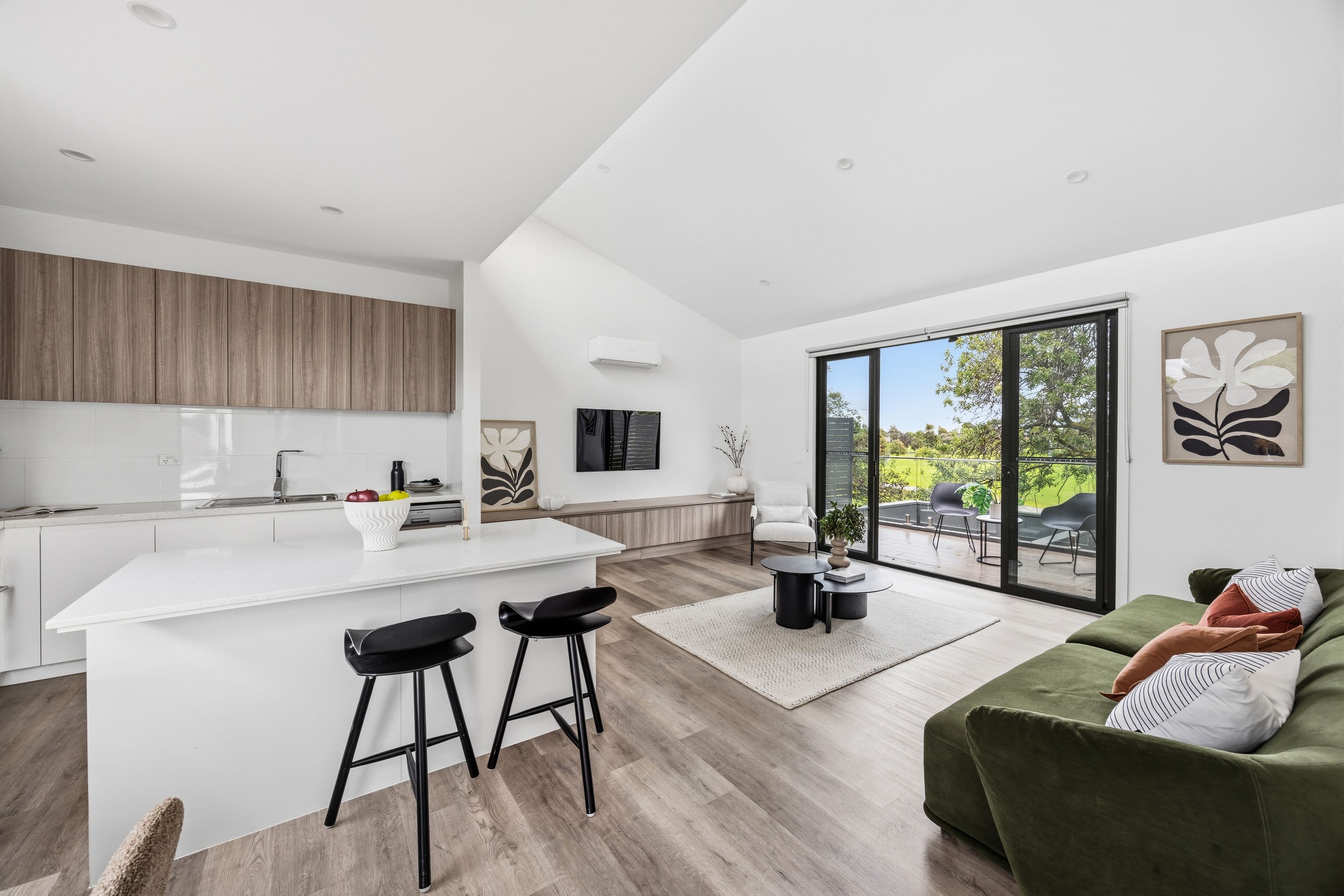 2/4 Enderly Avenue, Reservoir VIC 3073, Reservoir - Thumbnail 4