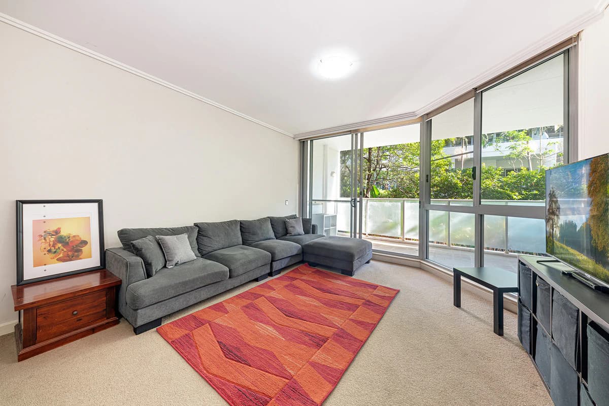EG03 / 2 Latham Terrace, Newington - Image 1