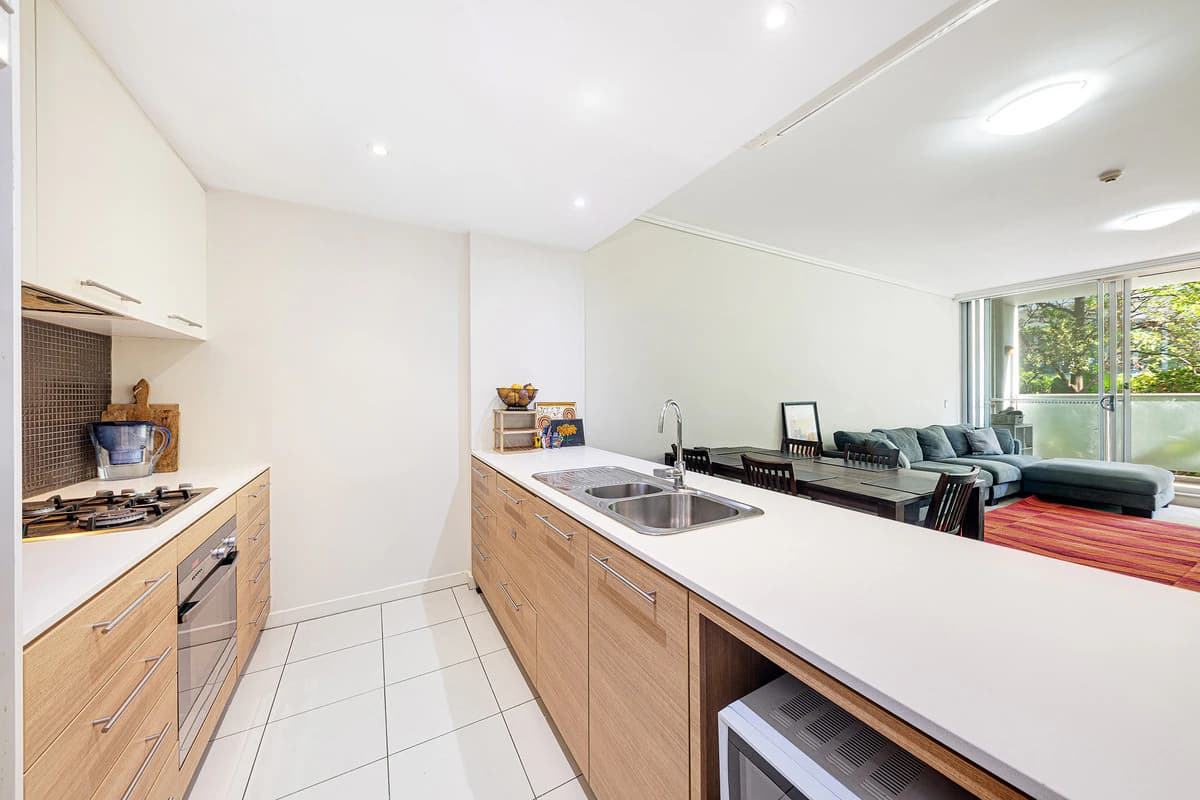 EG03 / 2 Latham Terrace, Newington - Thumbnail 2
