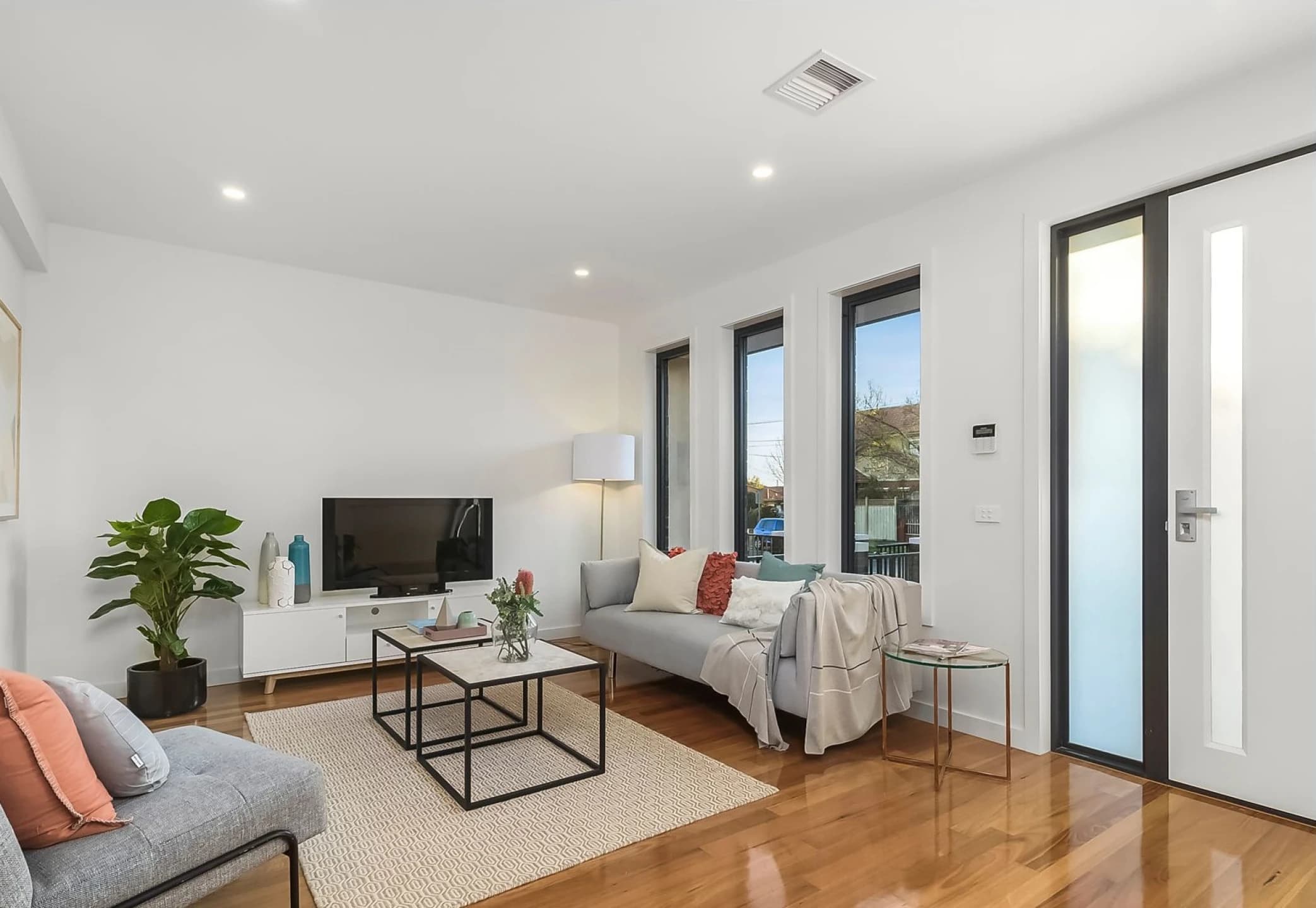 2 / 72 Nimmo Street, Essendon VIC 3040, Essendon - Thumbnail 2
