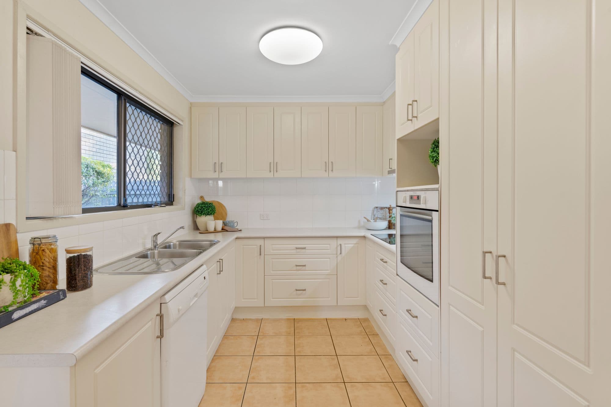 6 Mullins Street, Coopers Plains QLD 4108, Coopers Plains - Thumbnail 3