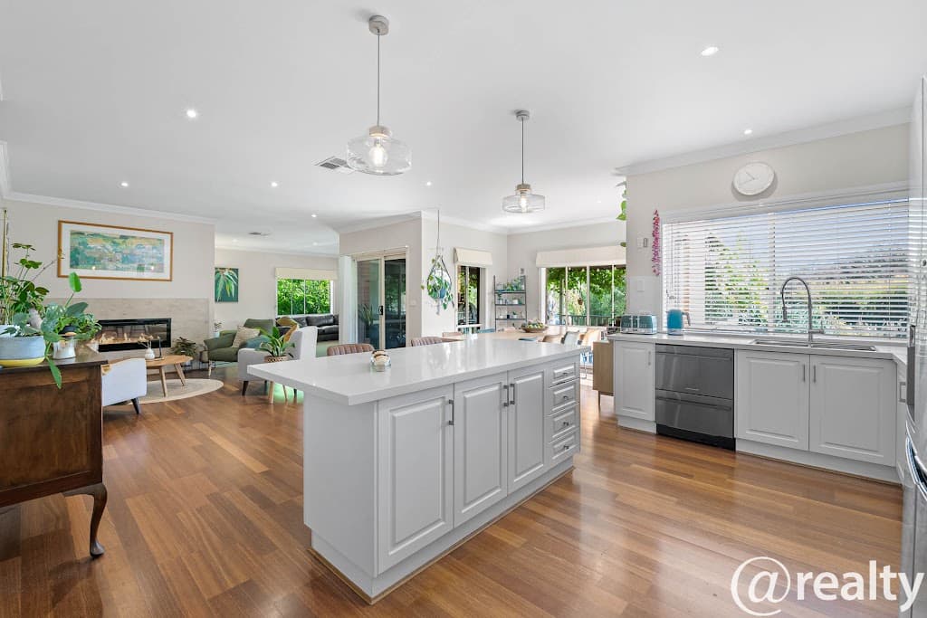 15 Canterbury Close, Drouin, VIC, 3818, Drouin - Thumbnail 3