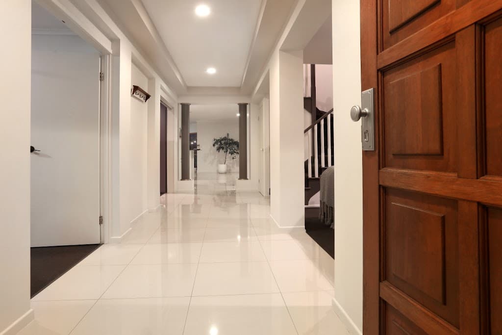 4 Bernard Court, Arundel, QLD, 4214, Arundel - Thumbnail 4