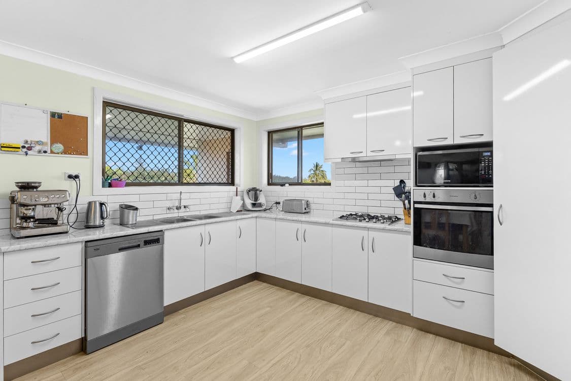 11 Bathurst Street, ELLIOTT HEADS, QLD 4670, Elliott Heads - Thumbnail 4