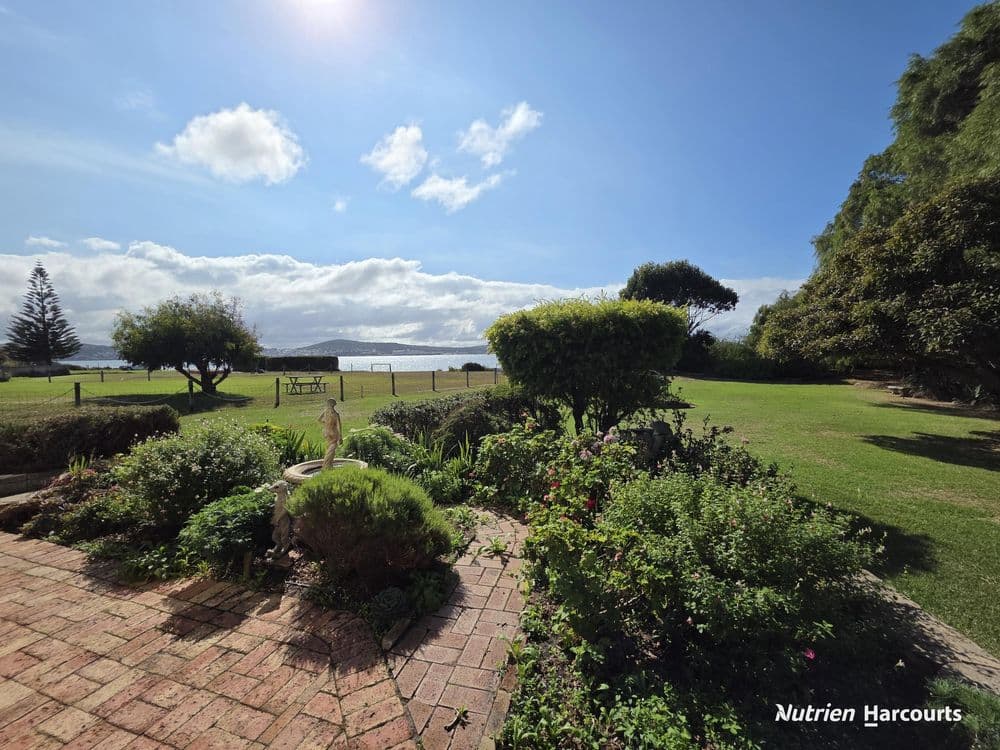 151 Bay View Drive, LITTLE GROVE, WA 6330, Little Grove - Thumbnail 2