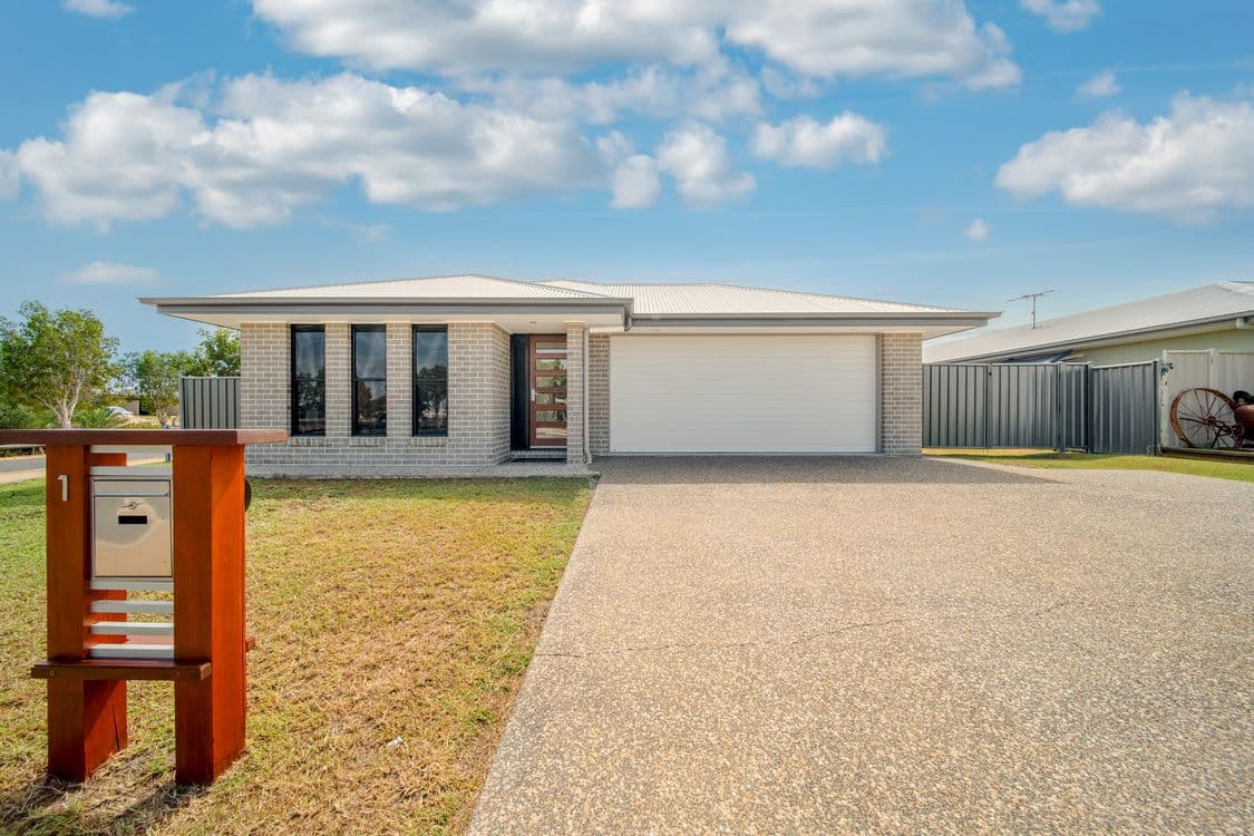 1 Whitney Street, EMERALD QLD 4720, Emerald - Thumbnail 3